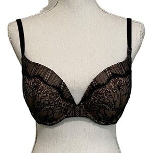 VICTORIA’S SECRETS- NWT- SIZE 32DDD - STYLE: VERY SEXY‎ PUSHUP BRA - BLACK B11
